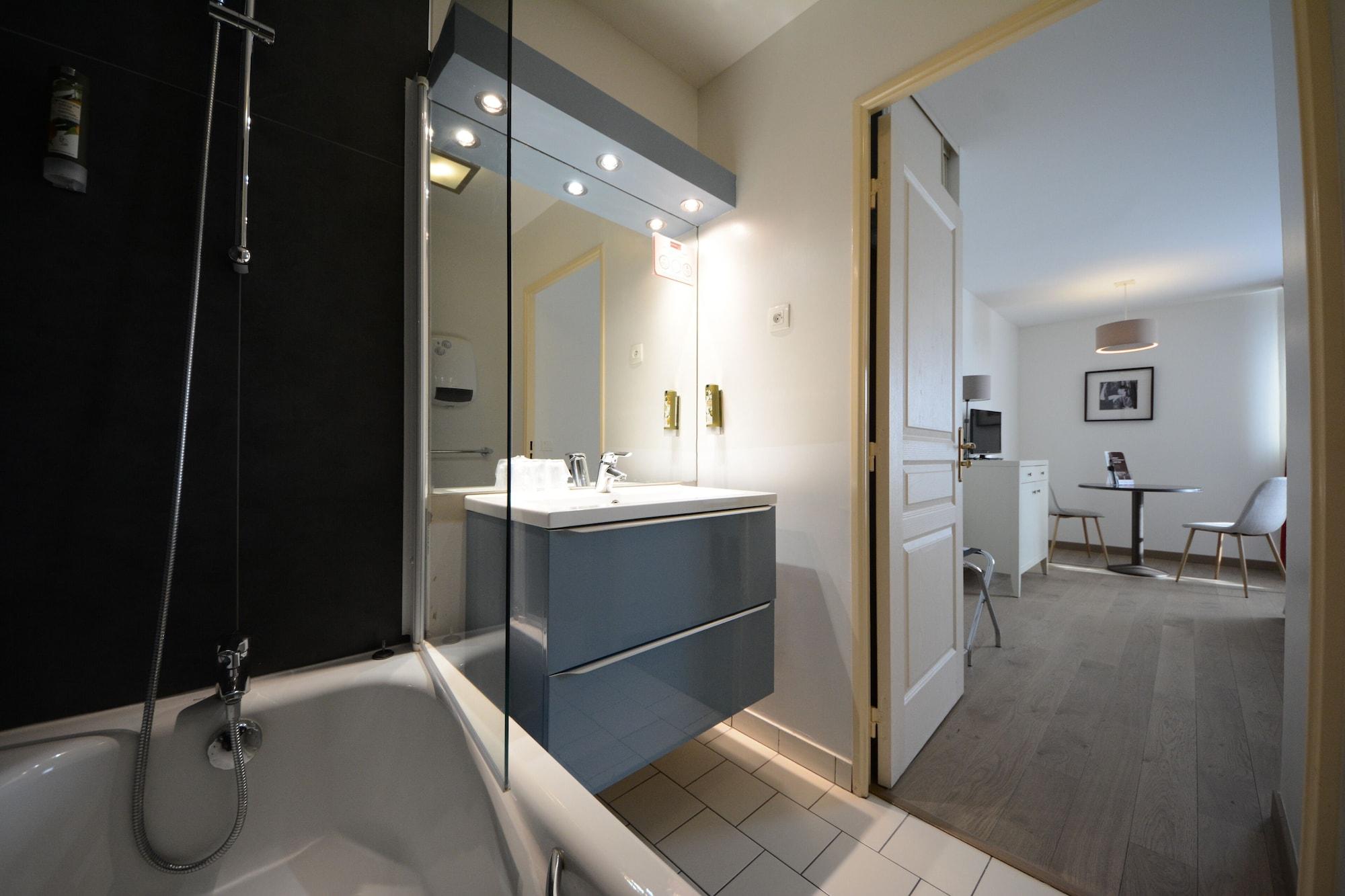 Hotel Cerise Chatou
